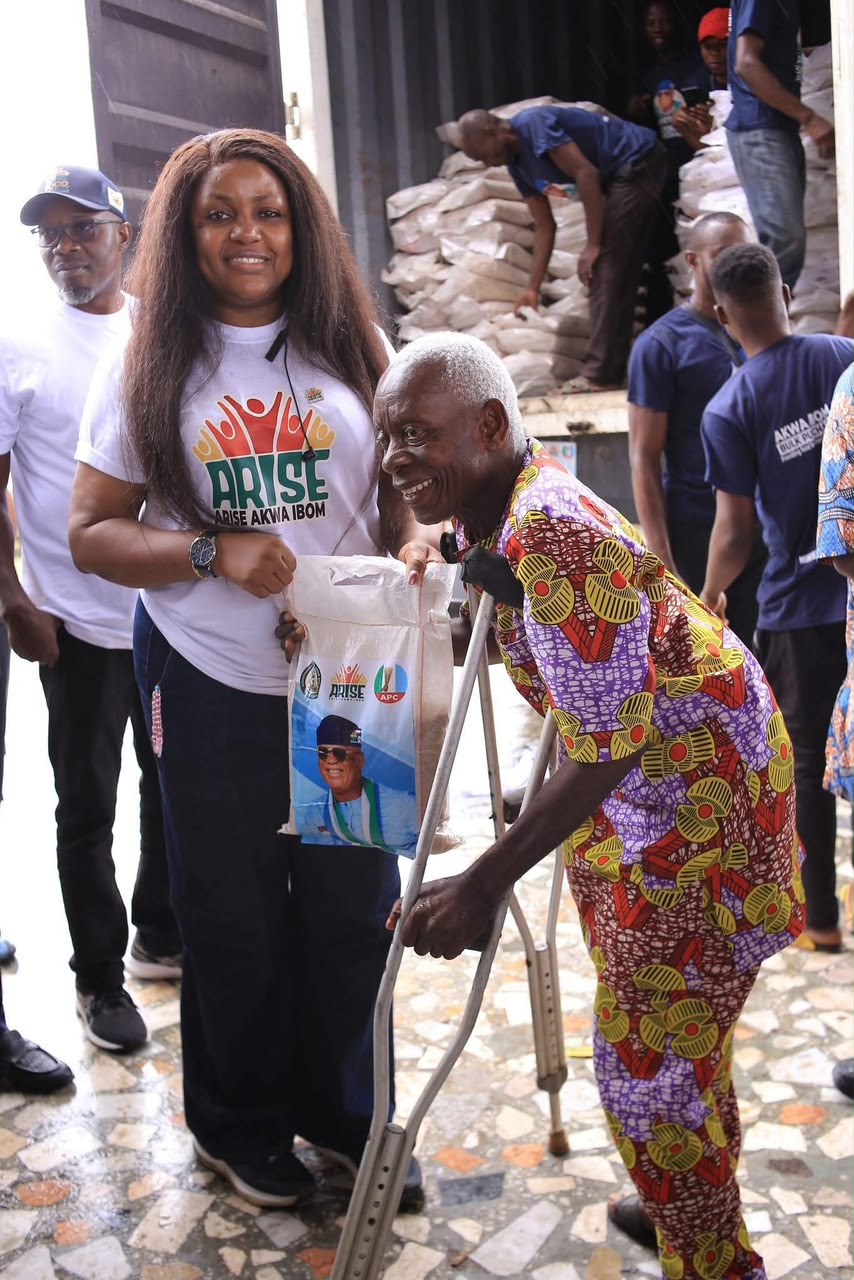 An elderly beneficiary receiving an ARISE food palliative bag