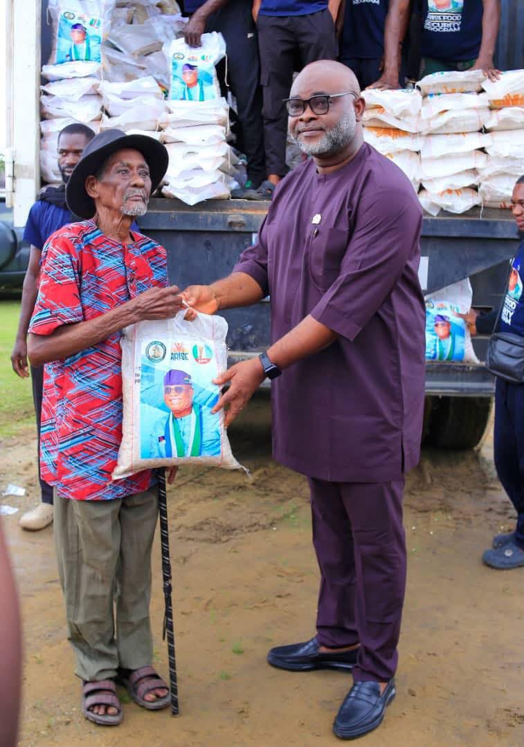 AKSBPA staff at a food distribution point